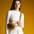 Gürteltasche "Metallic Gold" aus recyceltem Material
