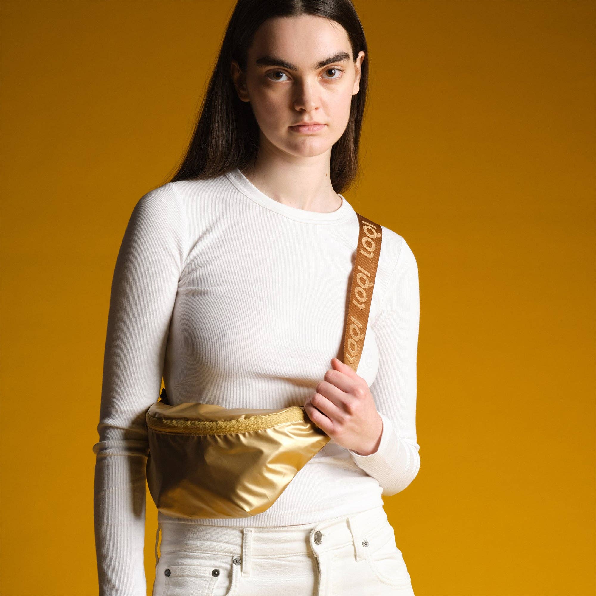Gürteltasche "Metallic Gold" aus recyceltem Material