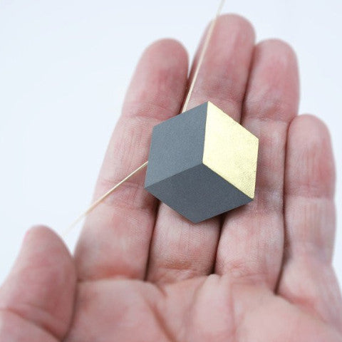 Kette Cube Wire "Ambivalenz" Grau