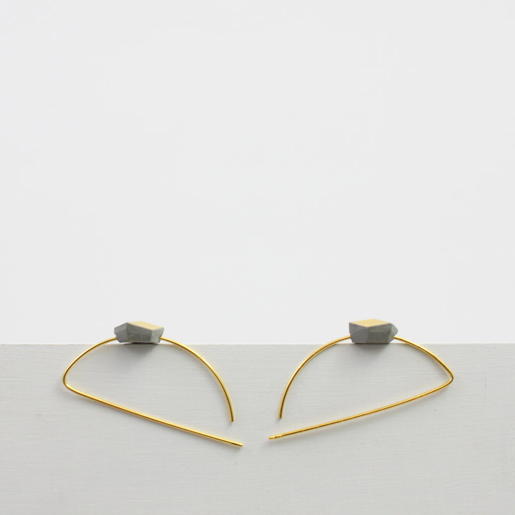 Ohrhänger Cube Halbmond "Ambivalenz" 9mm Grau-Gold