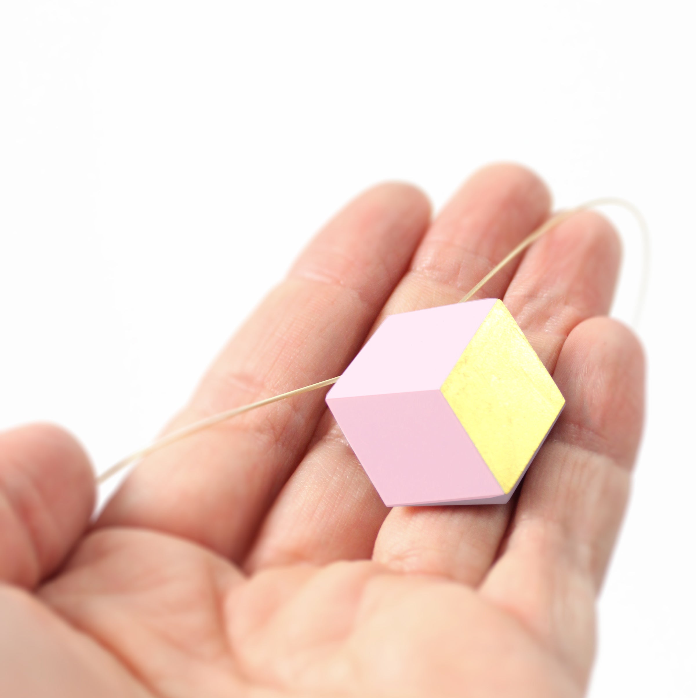 Kette Cube Wire "Ambivalenz" Rosa