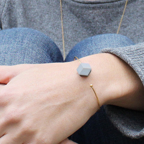 Armband Cube offen "Purismus" Grau