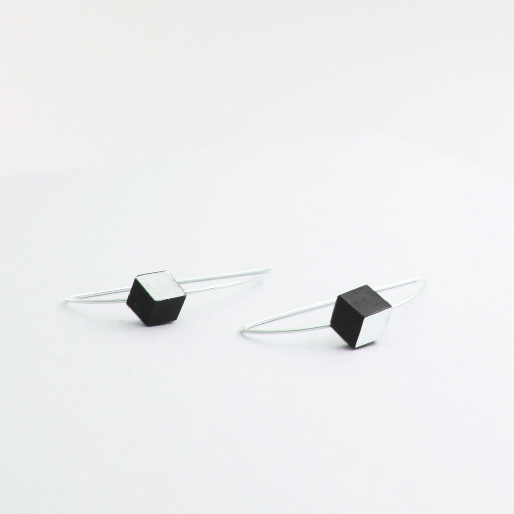 Ohrhänger Halbmond Cube "Ambivalenz" Schwarz-Silber
