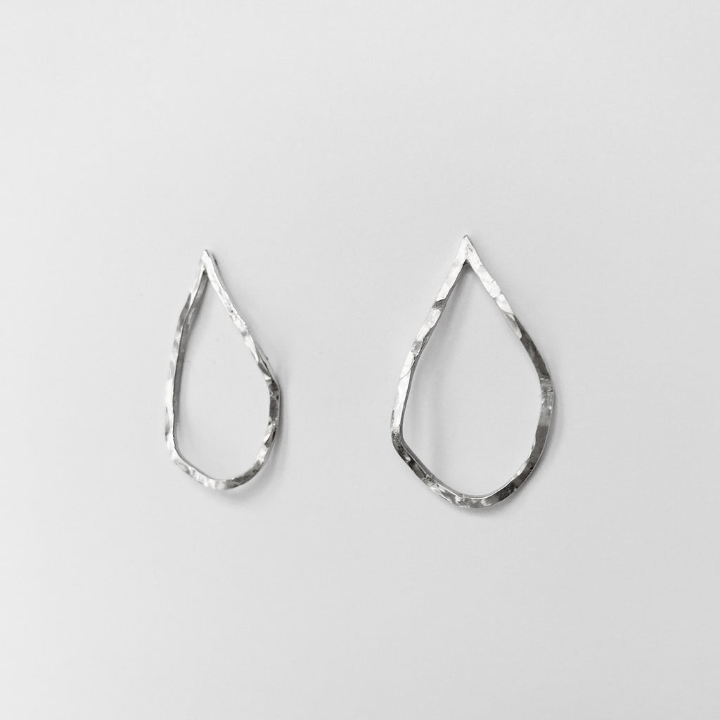 Ohrstecker „Wabi-Sabi“ Tropfen, Silber