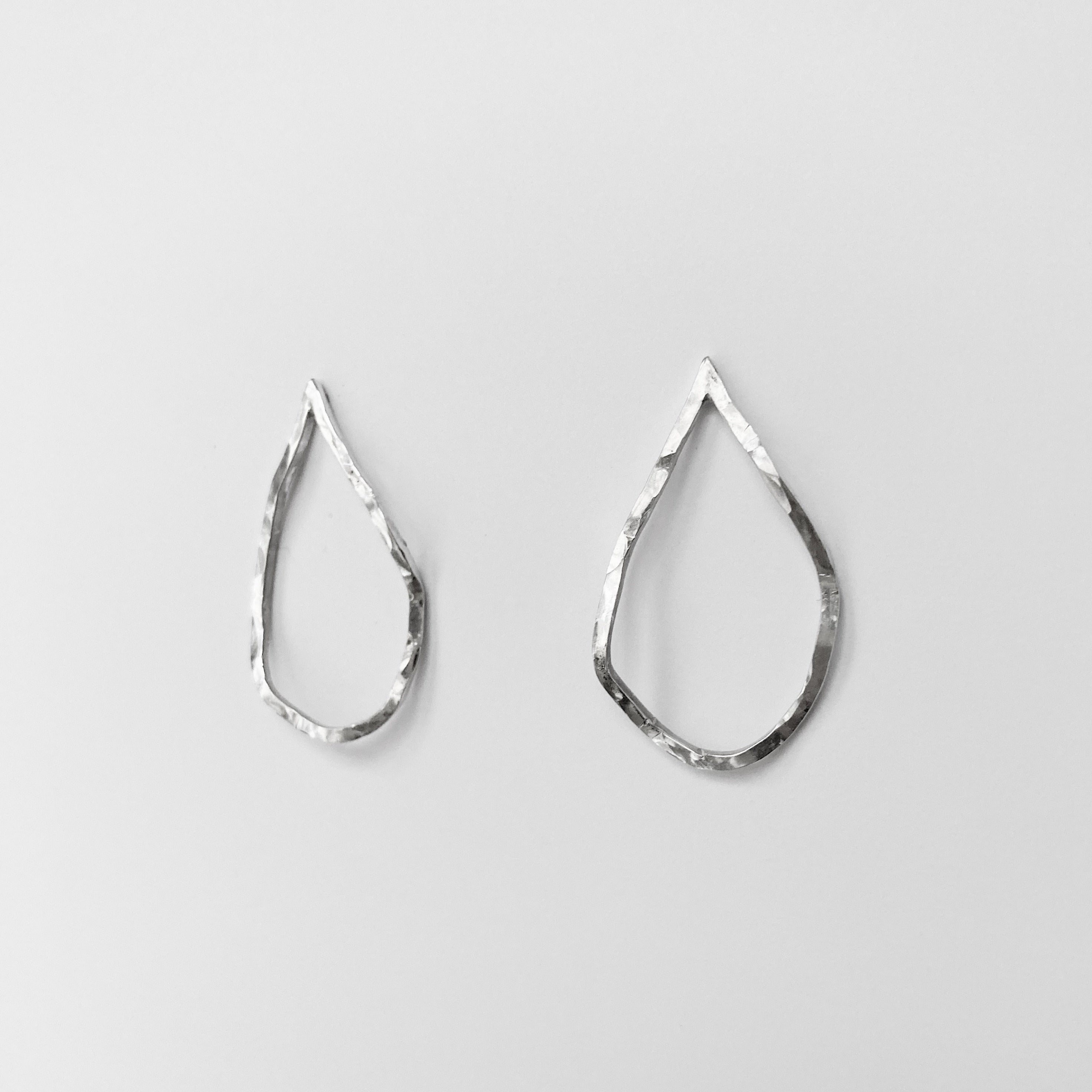 Ohrstecker „Wabi-Sabi“ Tropfen, Silber