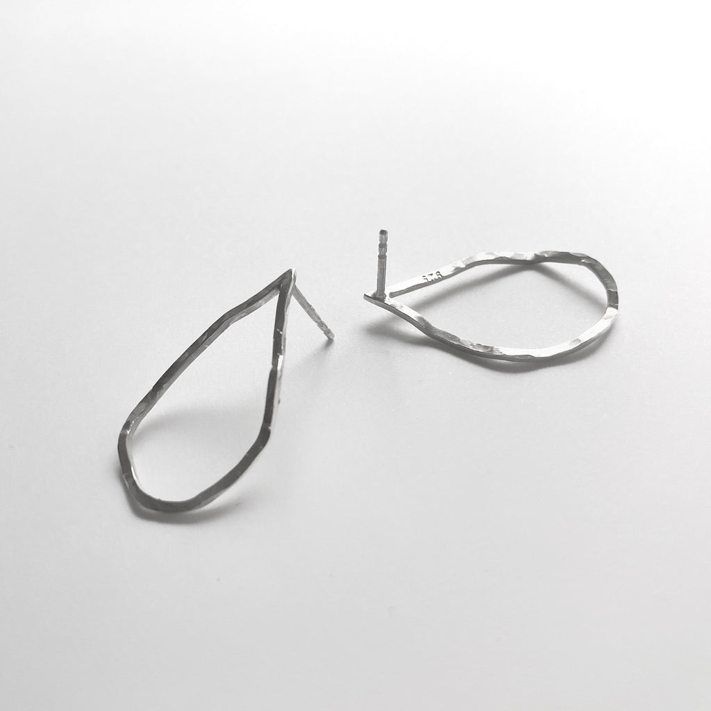 Ohrstecker „Wabi-Sabi“ Tropfen, Silber