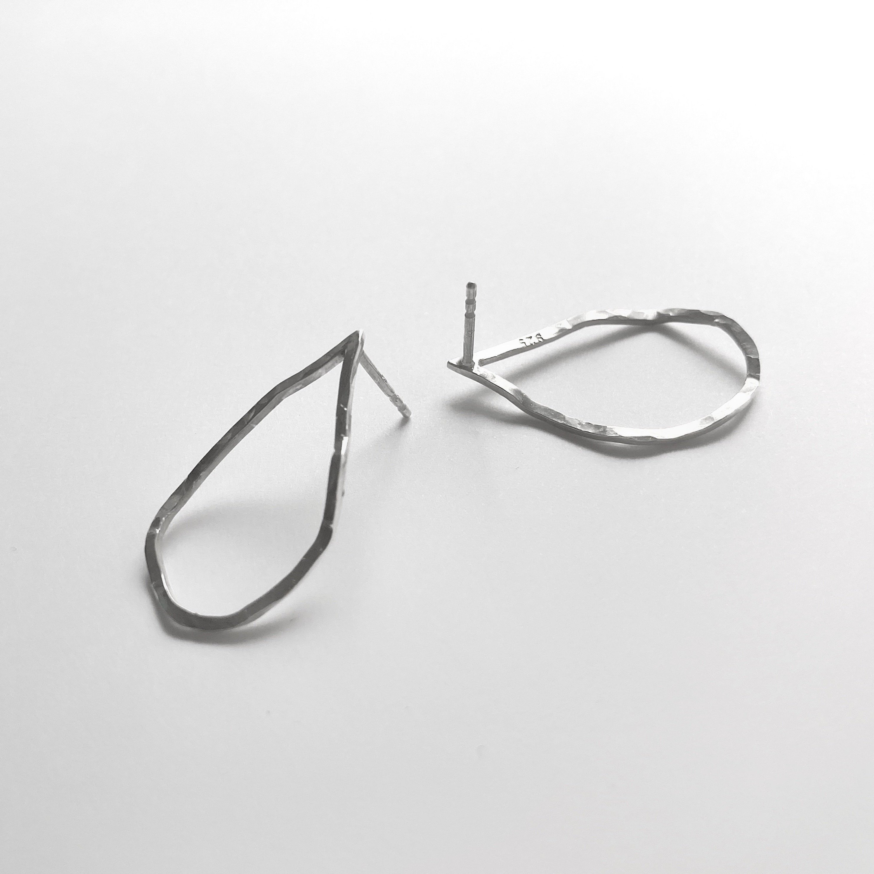 Ohrstecker „Wabi-Sabi“ Tropfen, Silber