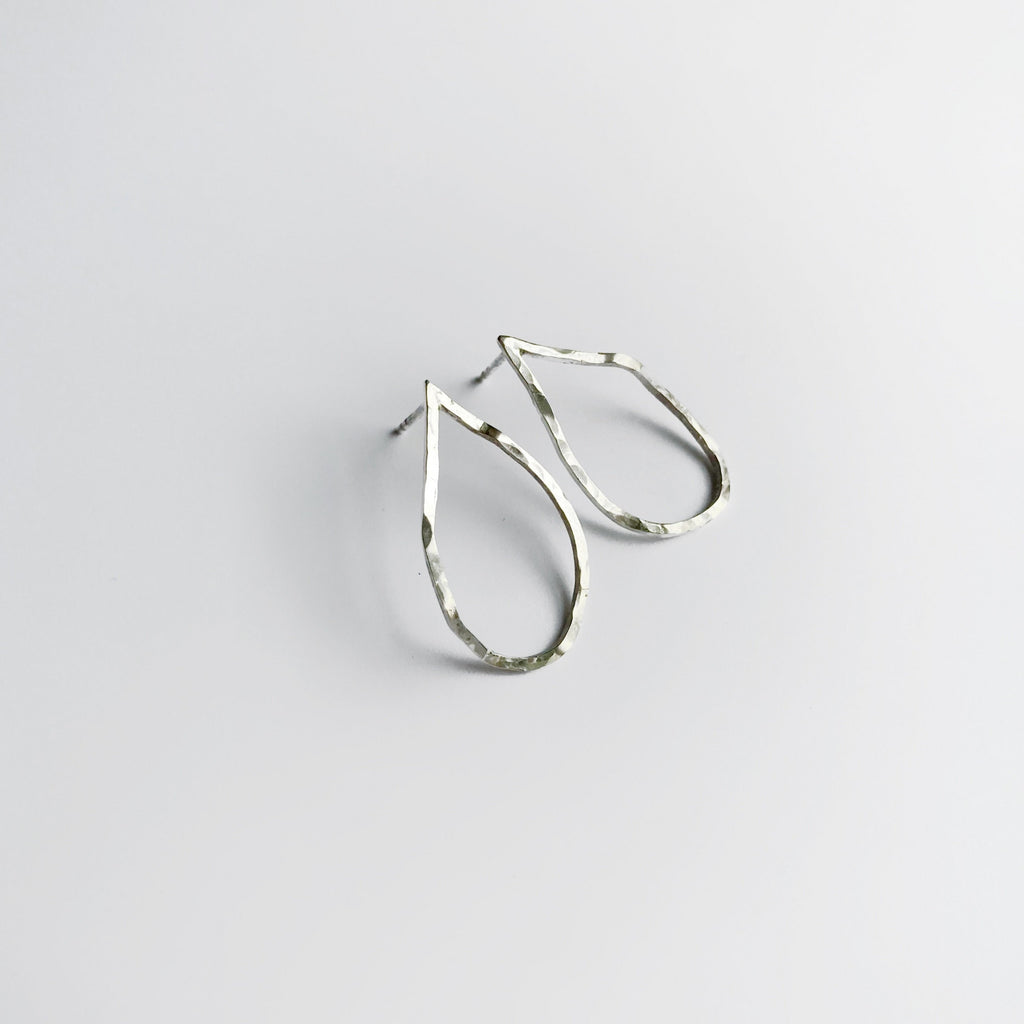 Ohrstecker „Wabi-Sabi“ Tropfen, Silber